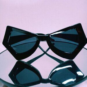 Unique Butterfly Design Sunglasses - Black